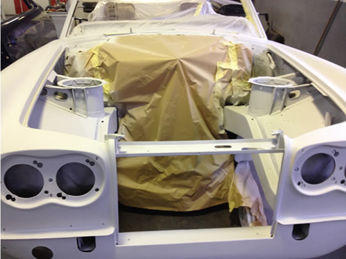 The Corniche it is ready to go to the paint job. Here you can see the front, and as you see the engine compartment is going to be paint also. The Corniche it is ready to go to the paint job. Here you can see the front, and as you see the engine compartment is going to be paint also.